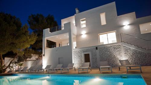Beautiful 5 Star Villa with Private Pool, Ibiza Villa 1062