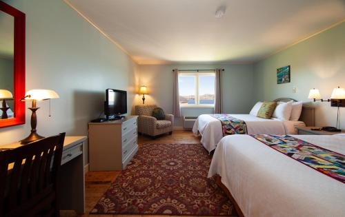 Anchor Inn Hotel and Suites