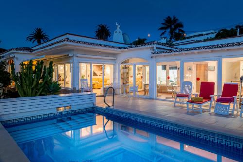 Relaxing villa with heated pool and ocean view