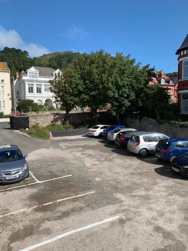 Lansdowne House with Private Car Park