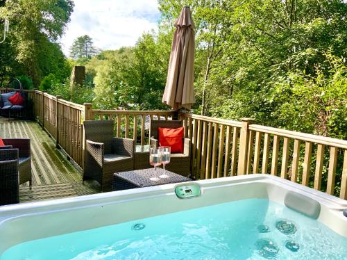Mistletoe One Luxury Lodge with Hot Tub Windermere