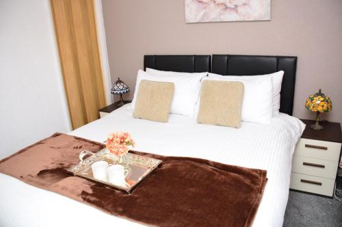 (7SM-11)Dreams Serviced Accommodations- Staines/Heathrow