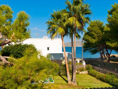 Villa Tita de Manresa, para 8 con jardines y vista mar