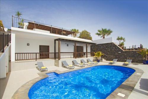 Casa Tosco - 5 bedroom villa - Stunning sea views - Pool table - Perfect for families