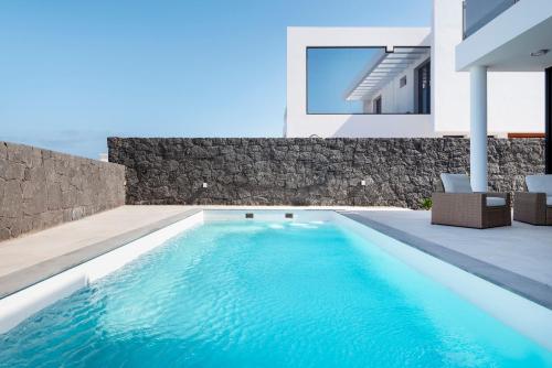 Villa Berniente - Modern 3 Bedroom Villa - Great Sea Views - Perfect for Families