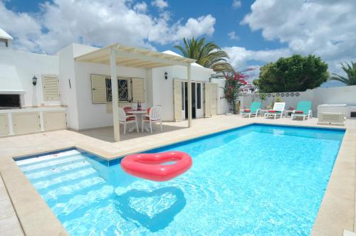 Villa Playa Del Pena Grande - 3 Bedroom Villa - Great Pool Area - Perfect for Families