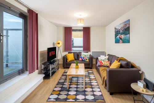 Central Watford stylish 2 bedroom Serviced Apartment with Free Parking
