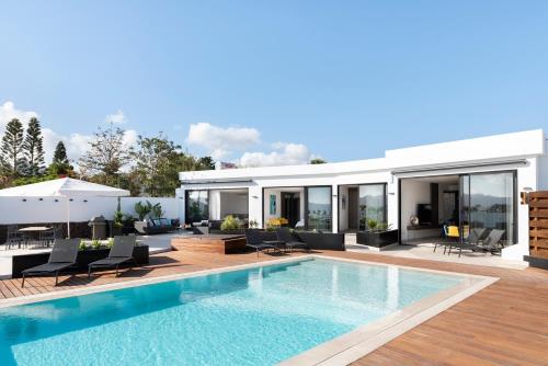Villa Estelinas - Luxurious 5 Bedroom Villa - Stunning Sea Views - Jacuzzi