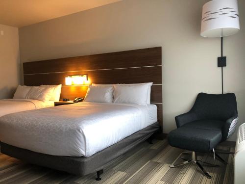 Holiday Inn Express & Suites - Madison West - Middleton, an IHG Hotel