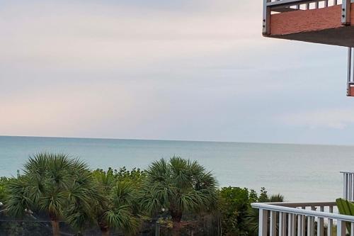 Beachfront Indian Shores Condo - Pool and Hot Tub!