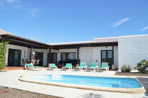 Villa spacieuse et lumineuse avec piscine Chauffée