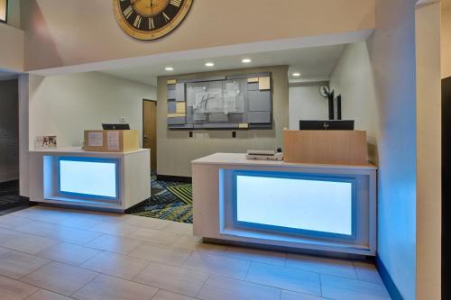 Holiday Inn Express Hotel & Suites Petoskey, an IHG Hotel
