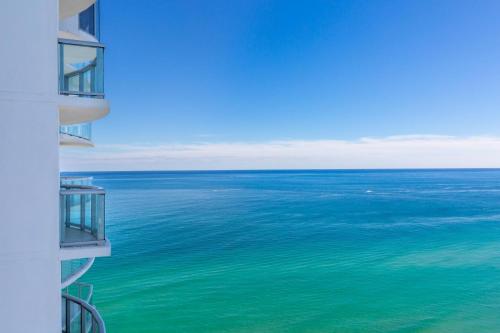 Ocean View Marenas Beach Resort 24th floor by AmmosFL