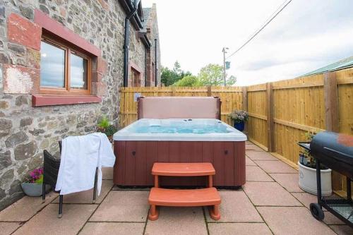 The Old Byre with Hot Tub near Perth Perthshire