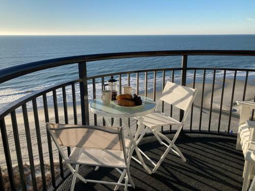 Beautifully Updated Direct Oceanfront Suite Monterey Bay 1425 Sleeps 6 Guests