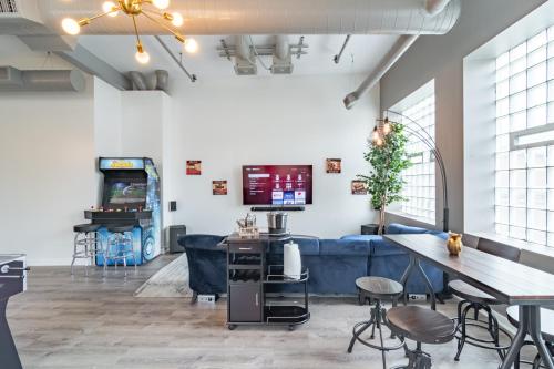 Luxurious Penthouse with huge Gameroom with over 4000 games