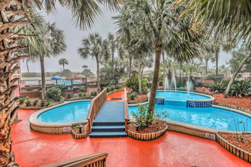 Beachfront Resort Condo with Lazy River and Pools!