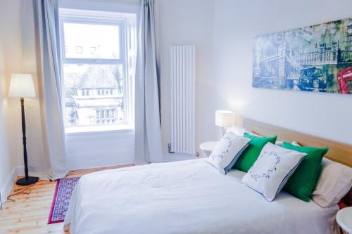 Newly Furnished 2 Bedroom Apartment on Leith Walk