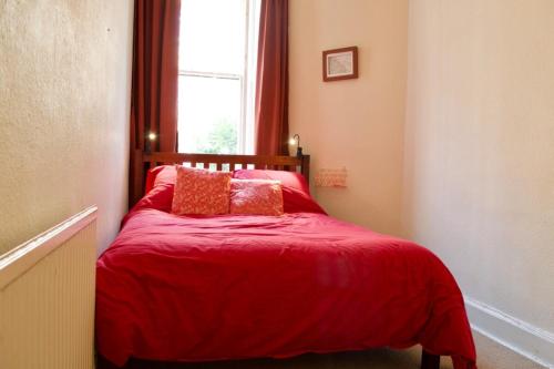 Beautiful Traditional 3 Bedroom Apartment in Edinburgh