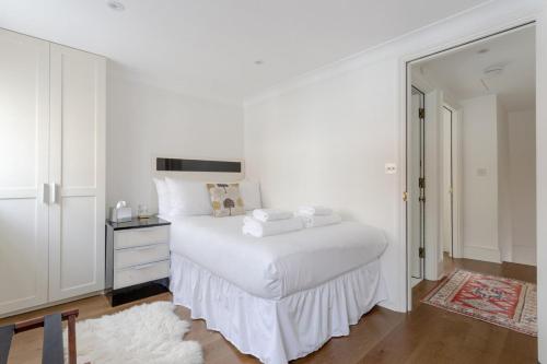 Stunning & Modern 3 Bedroom Home in Victoria