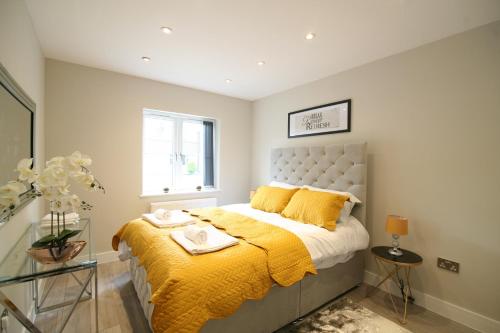NEW - Stylish 2 bed, Farnham Common