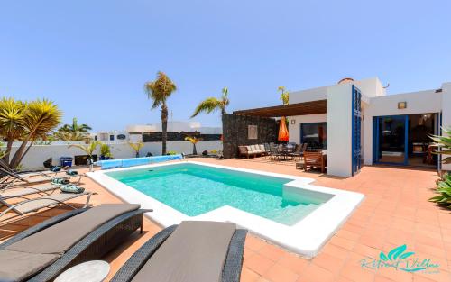 Captivating 2-Bed Villa in Playa Blanca