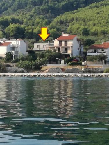 Apartment in Slatine with sea view, terrace, air conditioning, Wi-Fi (4789-4), Trogir, Croaţia