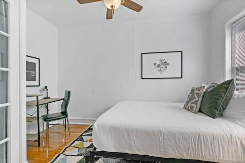 Upgraded Cozy 2BR City Apt in Bustling Boystown