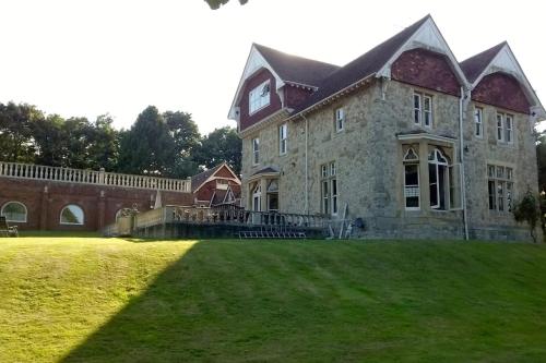 Country Manor House with heated Indoor pool Spa