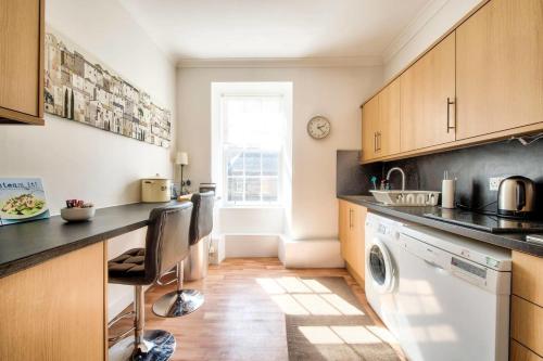 GuestReady - Spacious 2BR Home in New Town 4 min from tram!