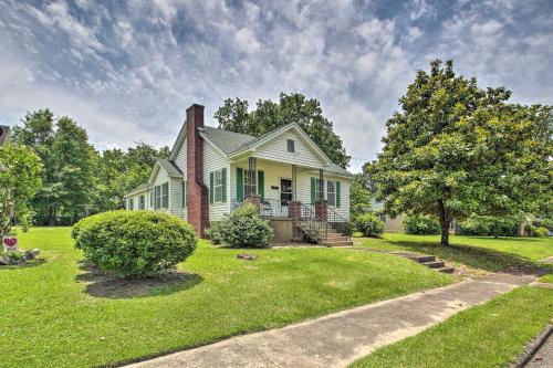 Home Near Majestic Park and Oaklawn Casino!