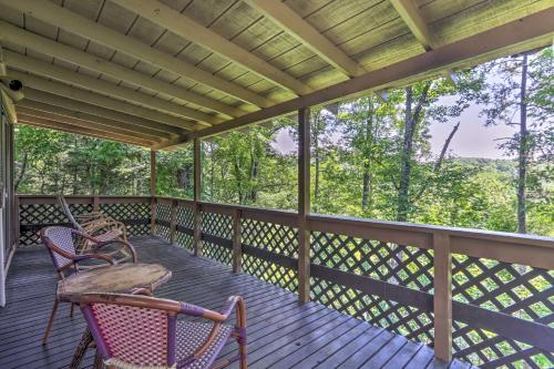 Peaceful Pigeon Forge Cabin with Fire Pit!