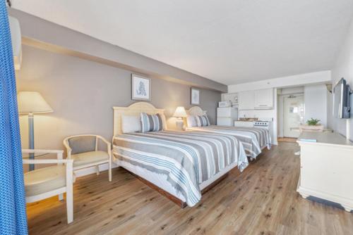 Direct Oceanfront Studio with Beautiful Updates Sea Mist Resort 20701 Queen Beds Full Kitchen!