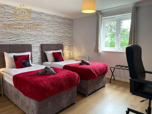Grays - Dwellers Delight Luxury Stay Serviced Accommodation, 2 Bedroom Apartment, Upto 5 Guests , Free Parking & Wifi