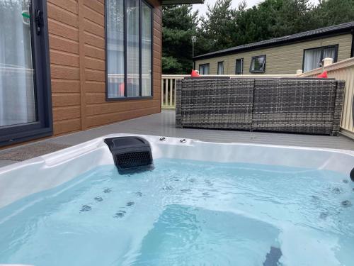 Gleneagles Lodge with Hot Tub