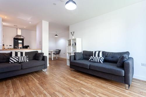 A Stylish, 3 Bedroom Apartment in Media City with Access to Cinema Room & Gym