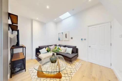 Stunning 1 Bedroom Apartment With Roof Terrace