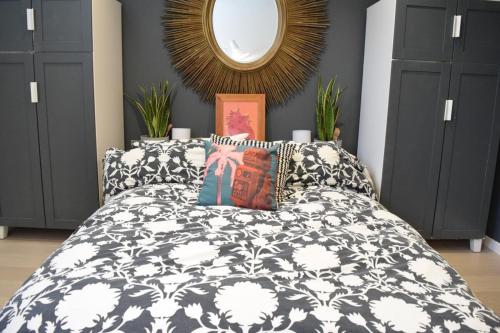 Modern 1 Bedroom In Waterloo