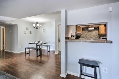 Houston Condo with Grill about 1 Mile to NRG Stadium!
