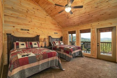 Awesome Mountain Sunsets - 5 Bedrooms, 5,5 Baths, Sleeps 16 cabin