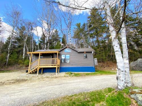 B10 NEW Awesome Tiny Home with AC, Mountain Views, Minutes to Skiing, Hiking, Attractions