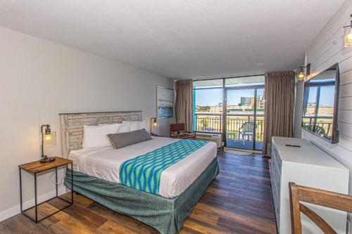 Landmark Resort King Suite Unit 607 - Beautifully Updated - Perfect for 2 guests!