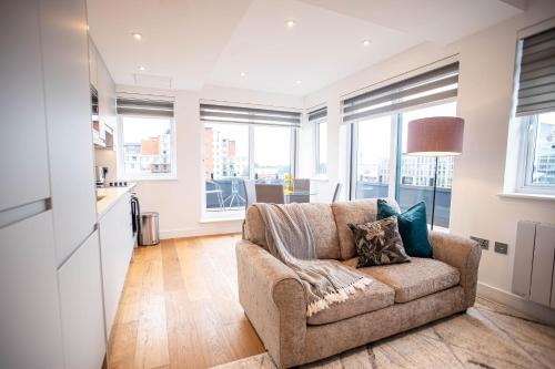 2 Bed Flat W/ Wrap Around Terrace Slough by Opulent