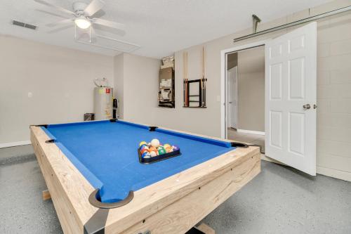 Beautiful 5BR Resort Home - Private Pool, Hot Tub and Games Room!