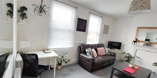 Very spacious two bedroom converted apartment in East Croydon