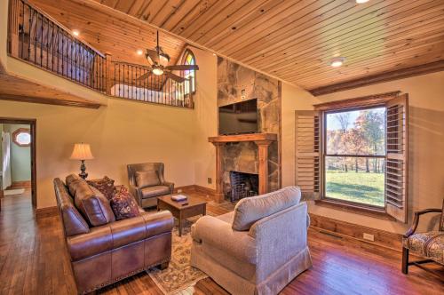 Clarkesville Ranch Cabin with Screened-In Porch
