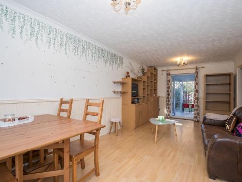 Pass The Keys Spacious 3 bed, 6 sleeper House with Garden
