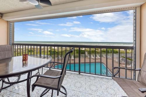Direct Gulf front unit with gorgeous beach views has been recently renovated TT203