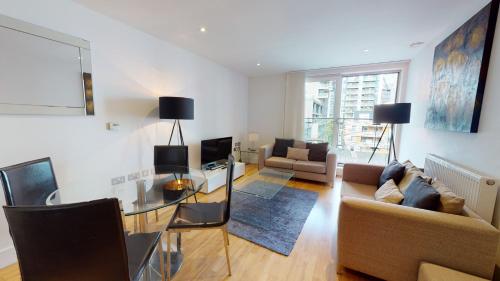 Inviting 2-Bed 2-Bath Apartment in London