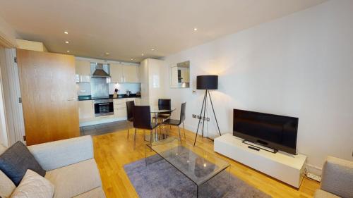 Inviting 2-Bed 2-Bath Apartment in London